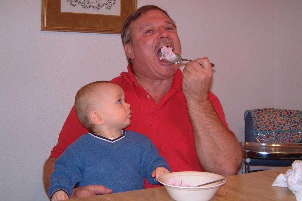 Hildebrand Christmas ScreenSaver/1024x768_2000-12-29 Ice Crem Time.jpg